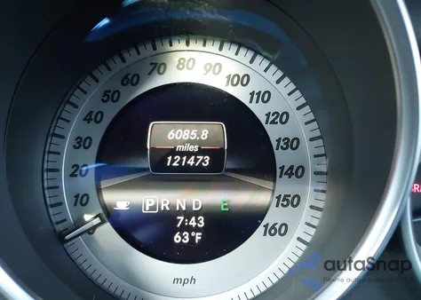 2013 Mercedes-Benz C 250 Sport z USA, uszkodzony, nr VIN WDDGF4HB0DA807408